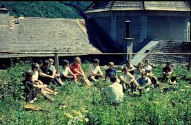Eine ausnahme bilden das achte, vierzehnte und sechzehnte serienschuljahr mit einzelnen personen anstelle einer ganzen klasse. Geschichte Schloss Klaus