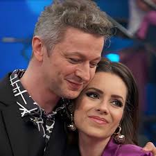 Sandy e Lucas Lima: o ridículo de expor a vida e reclamar de falta de  privacidade. Por Nathalí