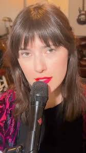 Annie Bateman's Instagram, Twitter & Facebook