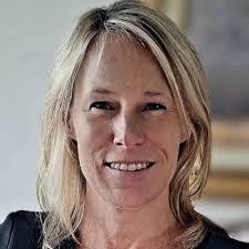 Robin Lowry's Instagram, Twitter & Facebook