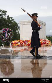Arlington, VA, USA. 29th May, 2023. A soldier patrols the Tomb of The  Unknown Soldier at Arlington National Cemetery on Memorial Day 2023 on May  29, 2023, Arlington, Virginia. Credit: Mpi34/Media Punch/Alamy
