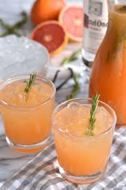 Serve vodka lemonade over ice with a lemon wedge and fresh mint for garnish. Vanilla Greyhound Pitcher Cocktail Pitcher Cocktails Pitcher Drinks Super Bowl Drinks