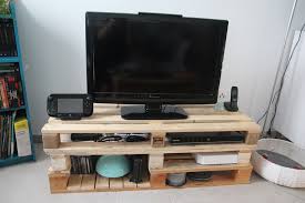 Déco de salon avec meubles palettes diy. Tutoriel Diy Meuble Tv En Palettes Sous Notre Toit