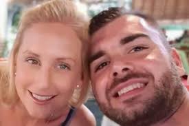 Chesterfield couple thank Derbyshire waste centre staff who found lost safe  of valuables