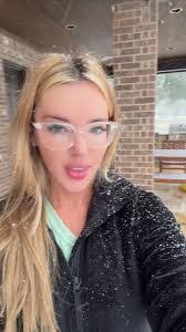 Marie Houston's Instagram, Twitter & Facebook