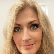 How long to let cookies dry before packaging and stacking?