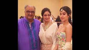 Boney kapoor, sridevi, janhvi kapoor and khushi kapoor. Janhvi Kapoor Remembers Mom Sridevi With Photo Of Late Actress Hugging Husband Boney Kapoor