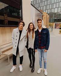 Fernando javier solabarrieta chelech (born december 18, 1970 in puerto natales, chile) is a chilean television journalist, known for his role as anchor man on several sport events for tvn, like zoom deportivo.he is of basque descent since is father is spanish and of arab (palestinian) origin on his mother's side. Hija De Ivette Vergara Y Fernando Solabarrieta Se Luce En Bikini