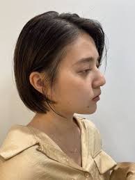 コンパクトボブ 丸顔 20代 30代におすすめナチュラル クール 大人カジュアル小顔ワンレン かきあげ前髪 マットブルージュ ヘアサロン予約 ozmallビューティ ヘアサロン ボブ かきあげ前髪