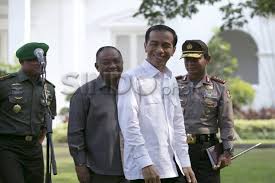 Kalau serius reshuffle, jokowi tak perlu mengancam, namun. Reshuffle Kabinet Menteri Baru Jokowi Ada Nama Sandiaga Uno