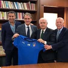 Encuentra fotos de stock perfectas e imágenes editoriales de noticias sobre mancini italia en getty cambiar filtro. Italy Name Roberto Mancini As New National Team Manager Marking The Spot
