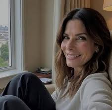 Hellolitehouse #womancrushwednesday #WCW tag anyone you know in the comment  section and tag any pretty lady you know 🤭❤️