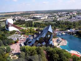 La maquette du site à l'intérieur du pavillon du futuroscope dont l'achèvement est prévu en 1990. Parc D Attractions Que Faire Au Futuroscope