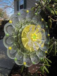 Maybe you would like to learn more about one of these? Glass Garden Art Plate Flower Yard Art Suncatchers Garden Glass Garden Art Flower Plates Diy Garden Projects