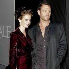 Elle a vécu avec l'acteur français yann claassen, puis de 2005 à 2009 avec l'acteur marton csokas, rencontré sur le tournage de kingdom of heaven, où il interprétait le mari de son personnage [réf. Eva Green And Marton Csokas Dating Gossip News Photos