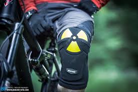 The Review Nukeproof Lite Knee Pads Enduro Mountainbike