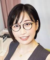 角綾の顔写真