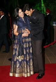 Pin By Priya Shetty On Baby Celebrity Maternity Style Indian Maternity Wear Stylish Maternity Outfits