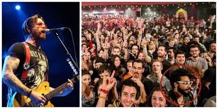 Lors du concert d'eagles of death metal du 13 novembre au bataclan à paris, des hommes armés sont arrivés sur les lieux et ont ouvert le feu sur la foule, faisant 90 morts. Un Survivant Du Bataclan Au Chanteur Des Eagles Of Death Metal Ta Betise Est Dangereuse Home 7sur7 Be