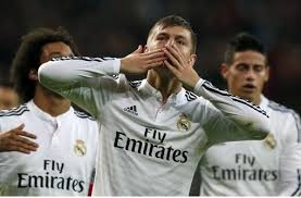 Real madrid midfielder toni kroos stepped up to help his spanish team to achieve its objective in a difficult period… real madrid midfielder toni krooshas been given a perfect score for his performance at the weekend during the comprehensive win… Real Madrid Toni Kroos Stosst In Neue Dimensionen Vor Fussball Stuttgarter Nachrichten