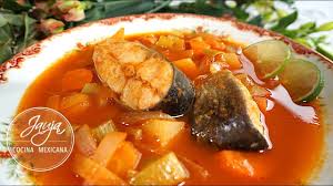 Pon un chorrito de aceite de oliva en una sartén. El Mejor Caldo De Pescado Con Verduras Youtube