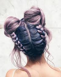 Madchen Mit Lila Haaren Und Hubscher Frisur Mit Zwei Dutts Dutt Frisur Madchen Hubsche Frisuren Madchen Mit Lila Haaren