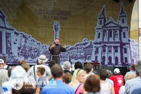 Zacher gábor szerint a rakparton bandázók hetven százaléka életerős fiatal volt. Szeretetinjekciok A Szent Marton Talalkozon Bojte Csaba Es Zacher Gabor Eloadasa Magyar Kurir Katolikus Hirportal