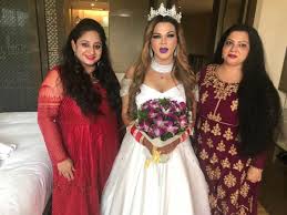 She is the sister of film director rakesh sawant and. Deepak Kalal Is Upset With Rakhi Sawants Wedding Is Demanding Her To Return His 4 Crore