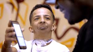 Un joven hispano que nació sin voz se convirtió en compositor de rap y con  su talento busca ayudar a otros niños