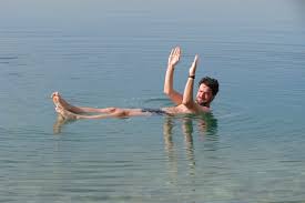 «bellezza al bagno nel mar morto.beauties at the sea beach floating and relax reading the…» Un Bagno Nel Mar Morto Fai Da Te Fammiviaggiare It