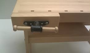 zelf een werkbank maken kijk dan hier voor losse bankschroeven en overige toebehoren bankschroef werkbank ideeen werkbank