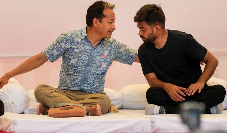 Demanding Dharmendra Pradhan's resignation, Sonam Wangchuk begins hunger  strike at Jantar Mantar - Telangana Today