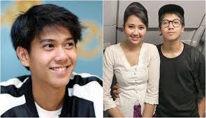 Cocok untuk story wa,iqbal ramadan rindu sendiri (dilan) подробнее. Kaya Raya Berkat Film Dilan 1990 Iqbaal Ramadhan Tak Segan Pakai Kaos Di Bawah Rp200 Ribu Boombastis Com Portal Berita Unik Viral Aneh Terbaru Indonesia