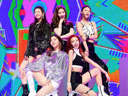 Readystock lengan pendek dan panjang ada, jangan lupa tulis warna yang diinginkan di note ya, bisa juga lewat chat admin. Itzy Ungkap Dukungan Dari Artis Jyp Hingga Reaksi Untuk Nama Grup Di Debut Showcase