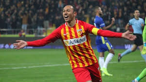 Umut bulut 2011'de trabzonspor'dan ayrılıp fransa ekibi toulouse takımına gidiyordu. Umut Bulut 4 Buyukleri Bos Gecmiyor B Gazete