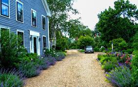Browse pictures at hgtv of front and backyard landscaping ideas along with hardscape design including water features, pergolas, fire pits and more. Country Farm House Landhausstil Garten Boston Von A Blade Of Grass Houzz