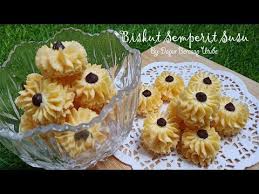 Jangan lupa panaskan oven selama 10 min untuk mendapatkan biskut yang cantik. Resepi Biskut Dahlia Sedap
