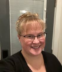 Kim Gratton's Instagram, Twitter & Facebook