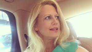 #barbara schöneberger #circus halligalli #german stuff #echt ey wer denkt sich immer diese untertitel aus #derjenige sollte einen oscar oder so kriegen tbh #a+ #shut up karen. Barbara Schoneberger Zeigt Sich Mit Dunklen Haaren Barbara Schoeneberger Schoeneberger Neue Frisuren