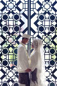 Anda dapat memilih bangunan masjid megah maupun sederhana sesuai dengan tema yang anda inginkan. Foto Pernikahan Dengan Baju Kebaya Gaun Pengantin Muslim Muslimah Wedding Dian Ali Di Masjid Kampus Ugm Jogja Fotografer Pernikahan Prewedding Wedding Photographer Jogja Yogyakarta Indonesia