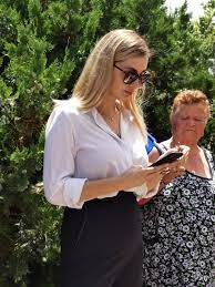 Irina tănase, logodnica lui liviu dragnea, a acuzat penitenciarul rahova că refuză să aplice decizia. E5h9ejkzd9vjam
