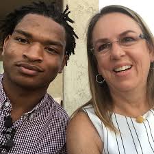 Thanksgiving Grandma & Man She Mistakenly Texted Reunite for 6th Year