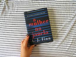 Anna fox mora sozinha em sua casa, que um dia abrigou marido e filha. Mademoiselle Loves Books Resenha A Mulher Na Janela A J Finn