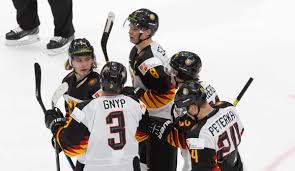 Hier findet ihr die wichtigsten infos zum spiel und seiner übertragung im tv, livestream und liveticker. Wer Zeigt Ubertragt Die Eishockey Wm 2021 Live Im Tv Und Livestream