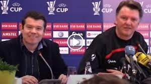Tot slot maakt hij de selectie voor het oefenduel tegen belgië bekend. Van Gaal Geeft Verslaggever Lesje Journalistiek Tijdens Persconferentie Rtl Nieuws