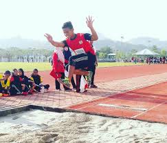 Jika kalian mengetahui lompat batu yang ada di nias, tentu saja lompat tinggi ini berbeda dengan lompat tinggi yang dilakukan oleh para atlet. Kejohanan Olahraga Dan Sekolah Menengah Kebangsaan Slim Facebook