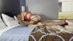 Alyx Urie - She Needs To Be A Slutwife