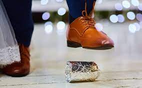 Groom Wins Nis 30 000 Damages After Injuring His Foot Breaking The Glass The Times Of Israel
