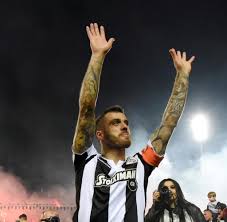 Αθλητική ενημέρωση για τον paok. Paok Saloniki Ruhrende Geste Fur Schwer Verletzten Kapitan Vieirinha Welt