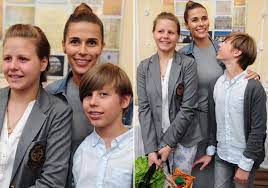 A(z) szekeres nóra, a sztár című videót tv2 sztárvilág nevű felhasználó töltötte fel a(z) emberek/vlogok kategóriába. Mekkorat Nottek A Gyerekei Szekeres Nora 33 Evesen Mar Ket Ekkora Tini Anyja Hazai Sztar Femina